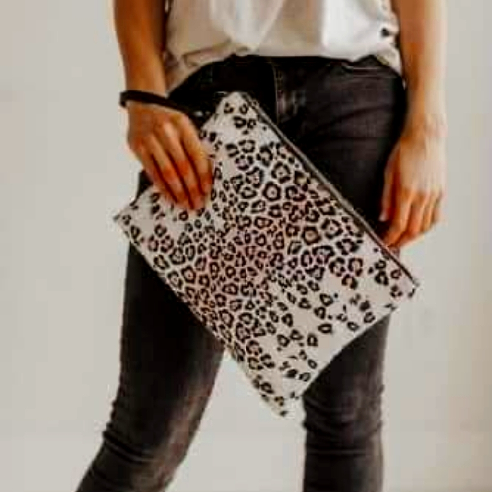 Leopard clutch
